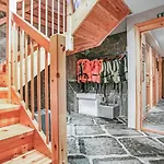 10 Bedroom Amazing In 度假居