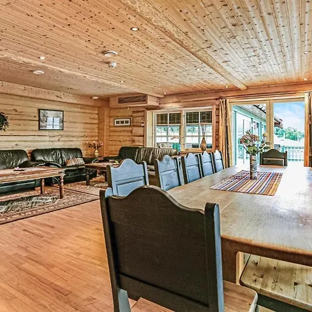 10 Bedroom Amazing In Semesterbostad *