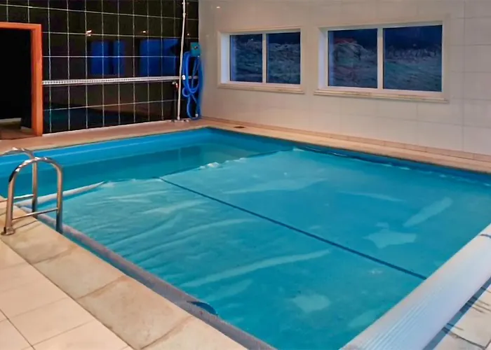 10 Bedroom Amazing In Casa de Férias Ølen