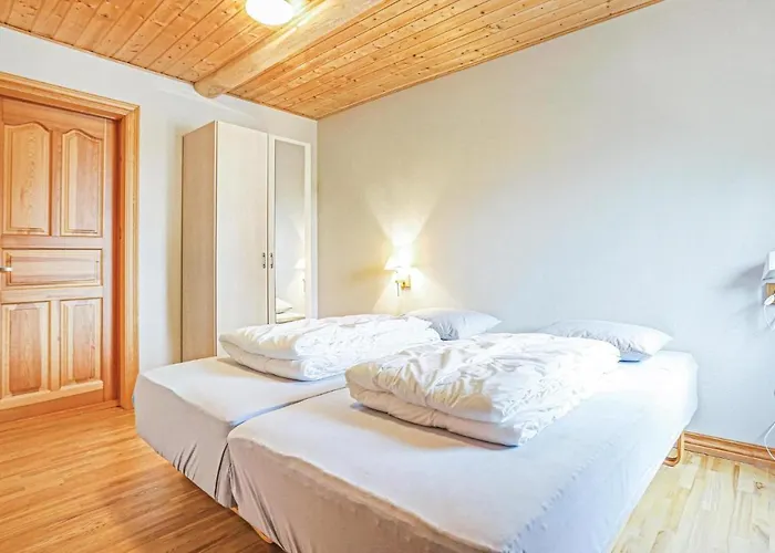 10 Bedroom Amazing In Semesterbostad Ølen
